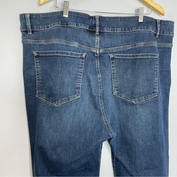 Lane Essentials Venezia Straight Jean - Picture 7 of 8